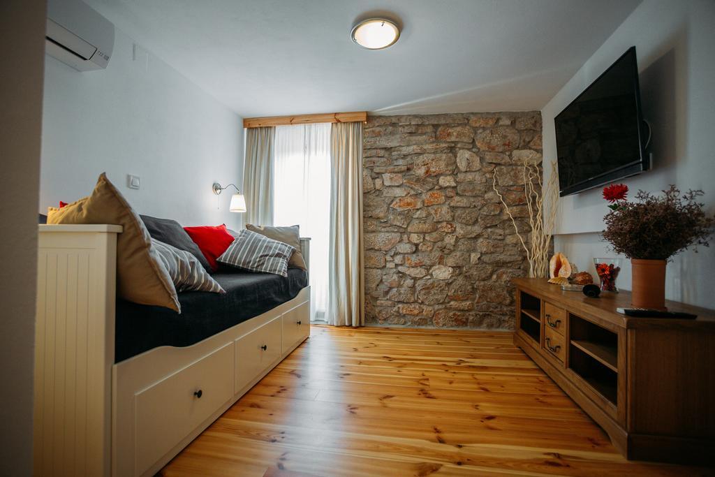 Charming Old Stone House Sali Exterior foto